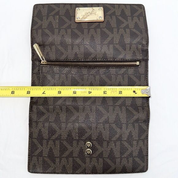 Michael Kors Women's Jet Set Large Checkbook Wallet Brown Signature MK Monogram - Picture 9 of 9